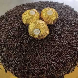 Bolo Brigadeiro Ferrero Rocher