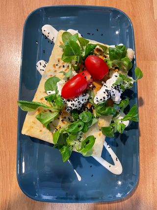 Naleśniki wytrawne z pieczonym łososiem/szpinak