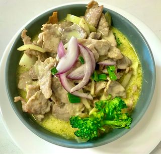 Cury zielone z wieprzowiną