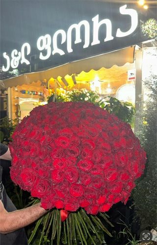 ჰოლანდიური სპრეი ვარდები.