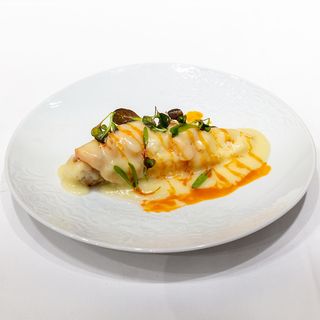 Rape de tripa negra con Velouté de carabineros