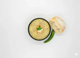 Ciorbă de burtă cu pâine și ardei