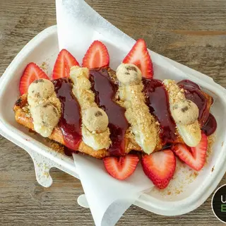 WAFFLE C/ TOPPINGS, CHOC E FRUTA MASSA SEMI-FOLHADA