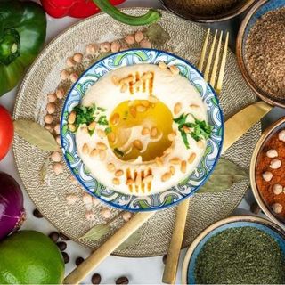 Hommous cu muguri de pin