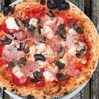 Pizza Prosciutto E Funghi