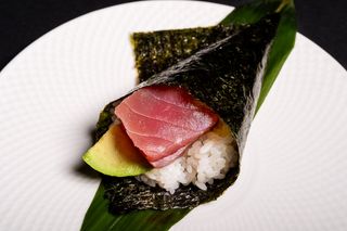 44. Temaki tonno