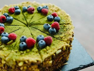 Млинний матча торт