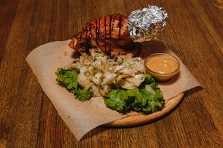 Свиная рулька, тушеная в пиве/ Ciolan de porc înăbușit în bere