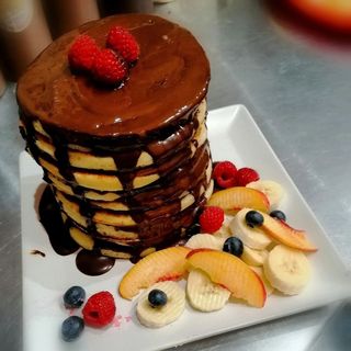 57 USA Proteinska palačinka sa proteinskim kremom i voćem