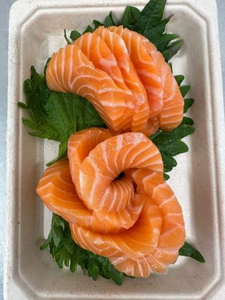 39. Sashimi salmone
