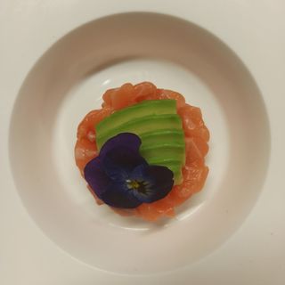 T2. Tartare salmone avocado