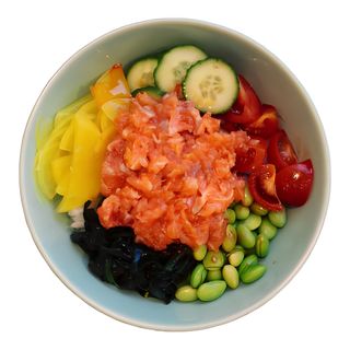 Poke Bowl z tatarem z łososia