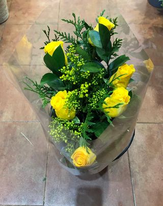 6 Rosas Amarillas Para Regalo (Aprox. 50 cm.)