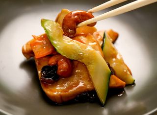 Stufato di tofu con anacardi