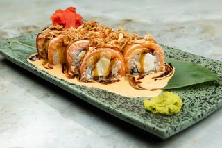 Рол з обпаленим лососем (350г)