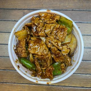 Ternera con pimiento verde y setas picante