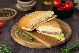 Sendvič sa pršutom 425g