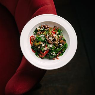 Салат з телятиною та броколі