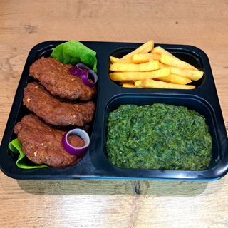 Faširane šnicle sa spanaćem i pomfritom