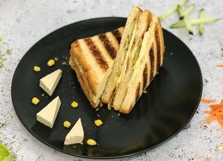 Grill Tofu Sandwich