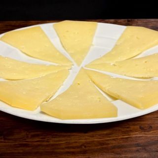 Queso Manchego Semicurado de Vaca