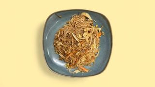 302.Пържени оризови спагети със зеленчуци