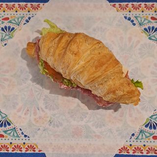 Briosche salata farcita salame