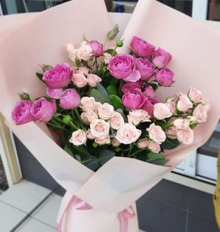 ფერადი სფრეი ვარდები