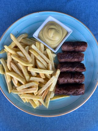 Mici cu cartofi prăjiți