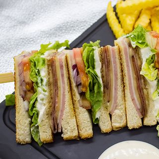 Sándwich Triple Max
