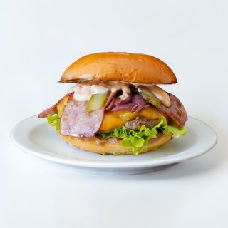 Menu Cheesy Bacon Burger Com Batata Frita é Bebida