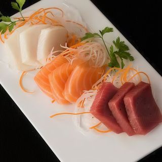 23. Mezcla de Sashimi (9 piezas)