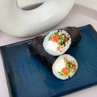 Hand roll з лососем