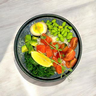 Боул з лососем та соусом(260/40г)