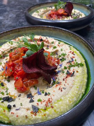 Hummus cu salsa de ardei copt