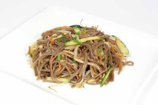 58 Yaki soba con verdure