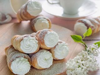 Трубочка з білковим кремом (1psc)