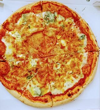 Pizza 4 Quesos (33cm)