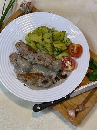 ღორის ხორცი სოკოს სოუსში