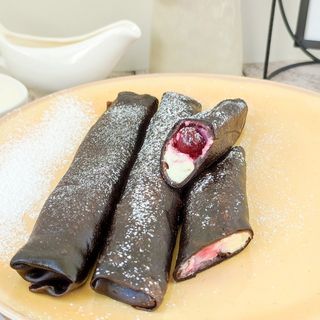 Шоколадні млинці з сиром та вишнями (8 шт). Продукт заморожений