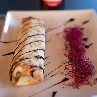 Liadito de Pollo con Crema de Queso y Cebolla Caramelizada