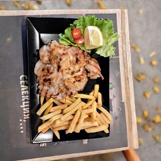 Пилешка пържола от бут (240г)