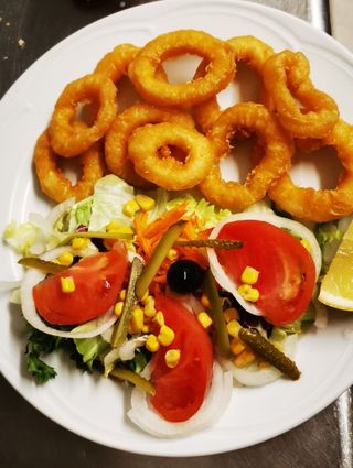 Calamares A La Romana Con Ensalada