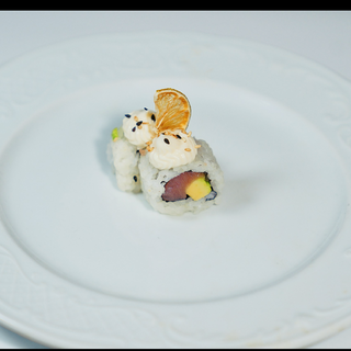 829.uramaki atún con aguacate y nata (8uds)