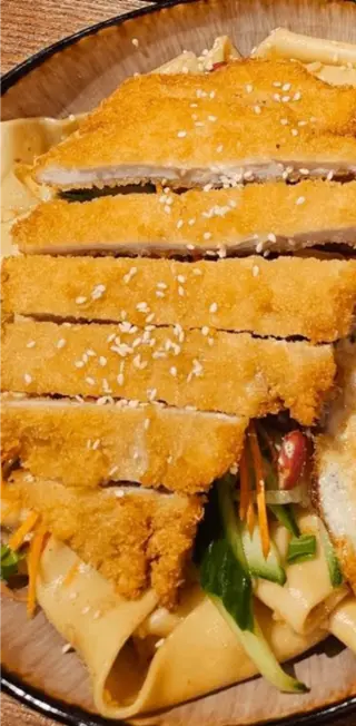 D8. Chrupiący filet z kurczaka: pikantny mala