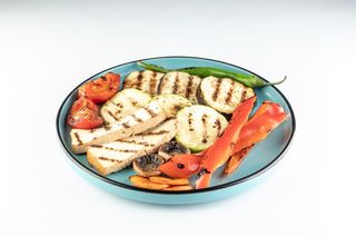 Legume la grătar și brânză tofu