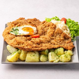 Sznycel wieprzowy z jajkiem sadzonym