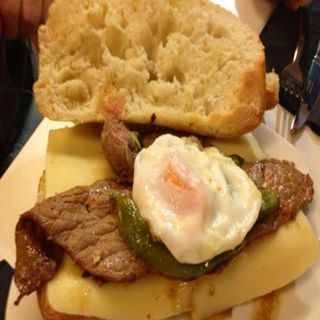 Flautas de lomo, queso y pimientos