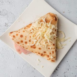 Palačinka sa šunkom, pavlakom i kačkavaljem