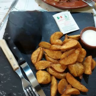 Patatas Gajo dos salsas